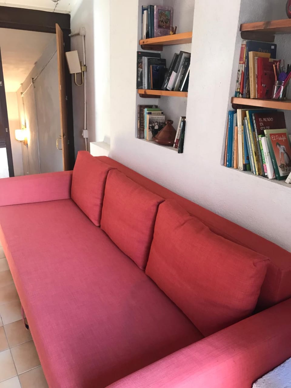 Communal lounge/ TV room, Bed, Game Room, Library, Living room, Photo of the whole room, Bedroom