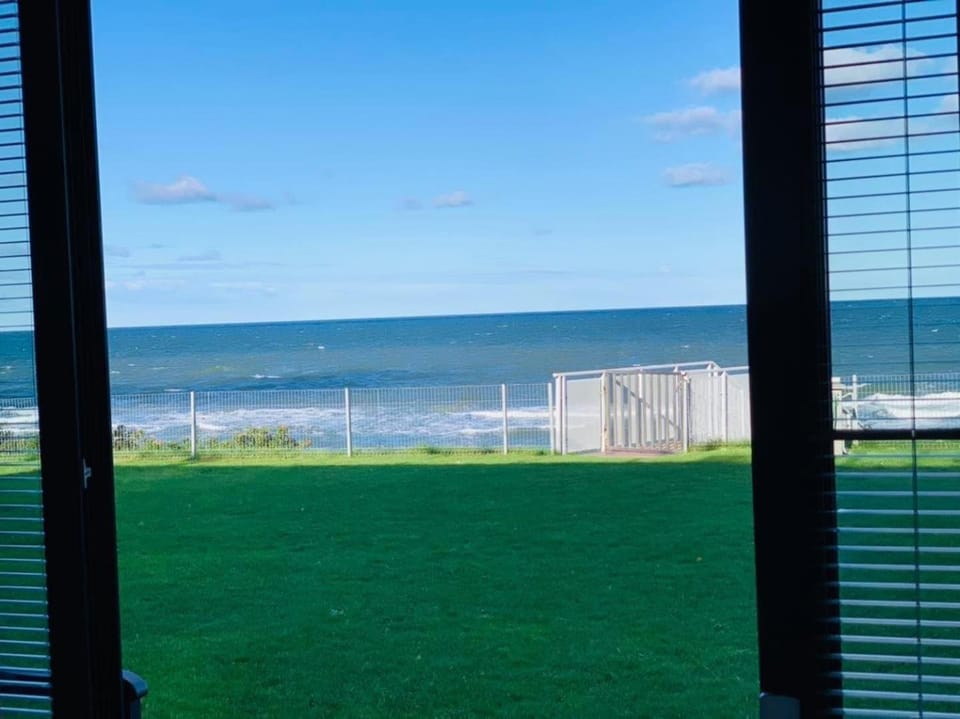 W&G REWAL-widok na morze, z prywatnym zejsciem na plaze Apartment in West Pomeranian Voivodeship, Poland