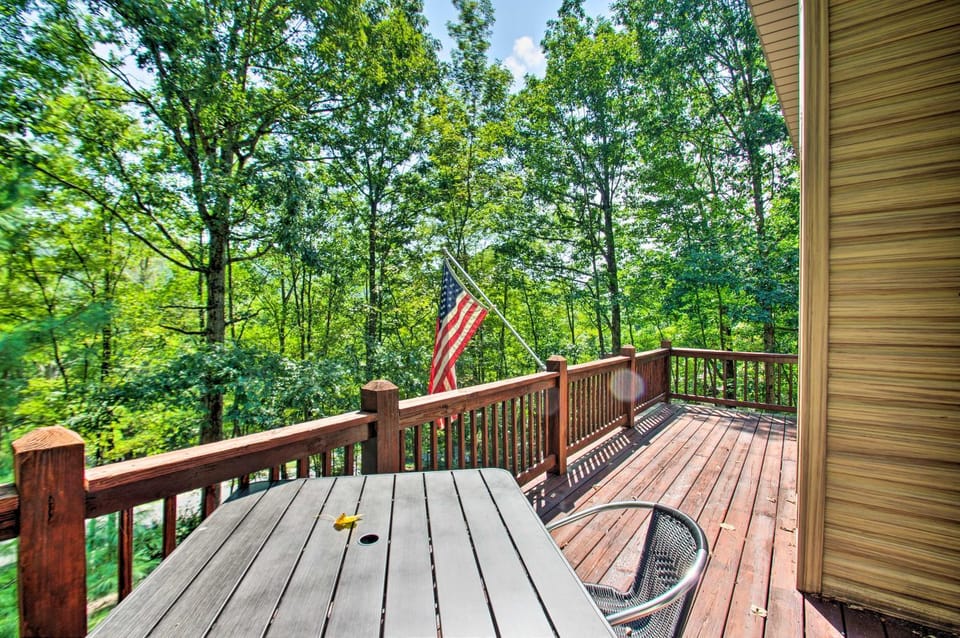 Family Getaway < 2 Mi to Massanutten Ski Lodge! House in Massanutten