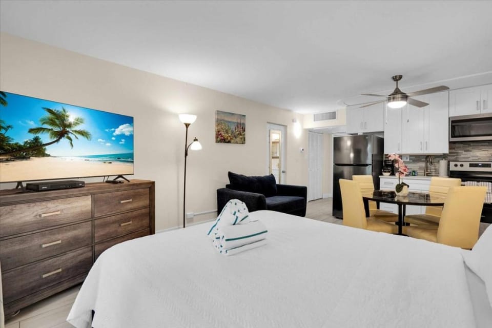 Step from the Beach.Renovated ground Floor unit 63 Apartment in Longboat Key
