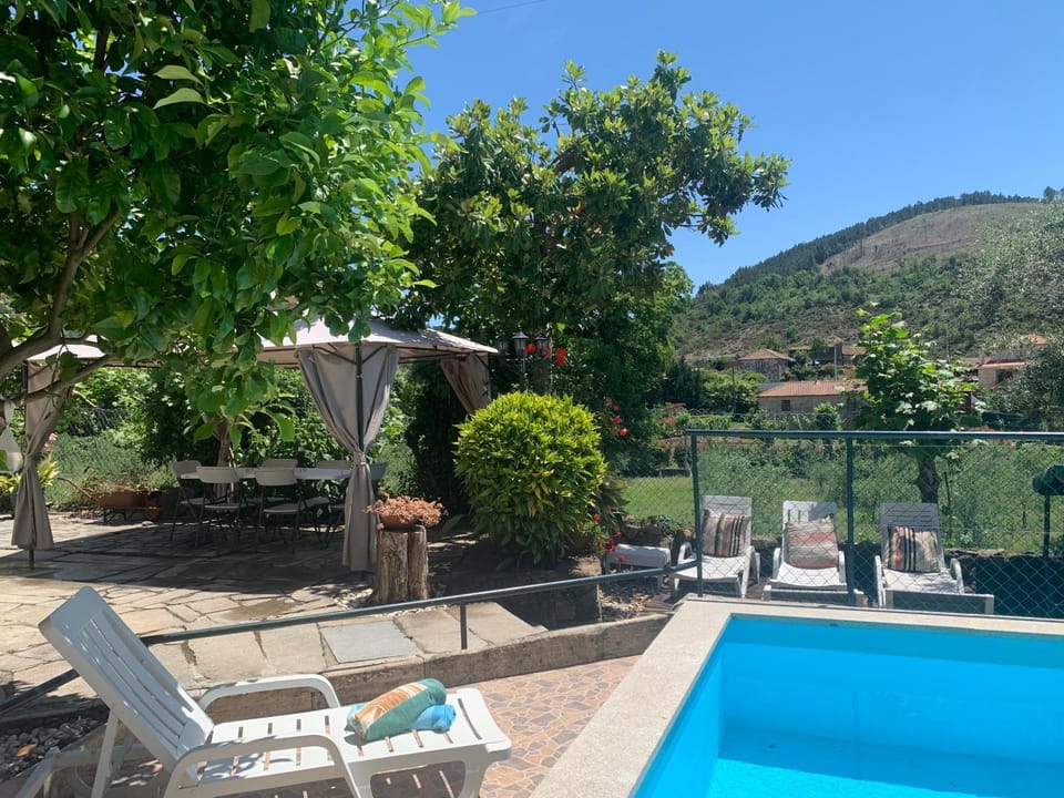 Casa do Outeiro House in Porto District