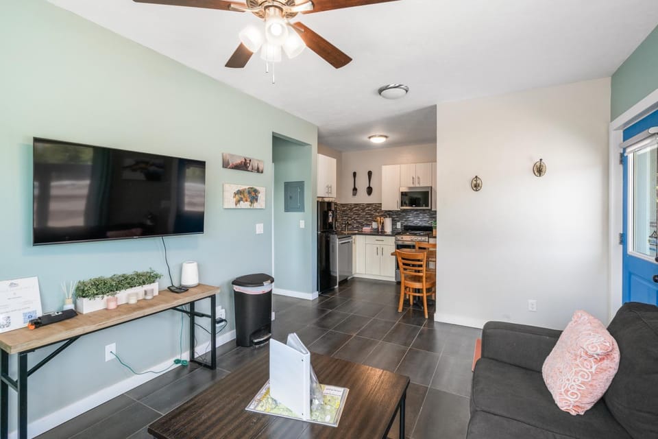 TV and multimedia, Kitchen or kitchenette, Living room, Seating area, Dining area, Evening entertainment, fireplace, minibar, pet friendly, stove