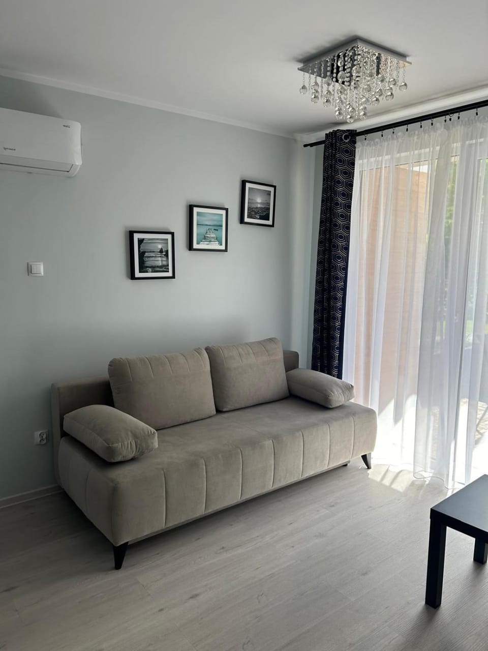 Living room, Seating area, air conditioner
