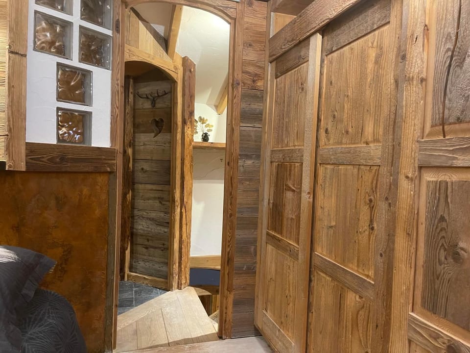 wardrobe