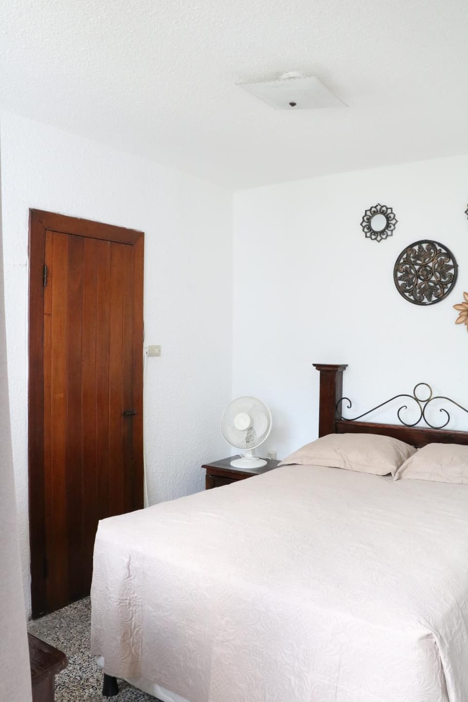 Hostal Los Volcanes Bed and Breakfast in Guatemala City