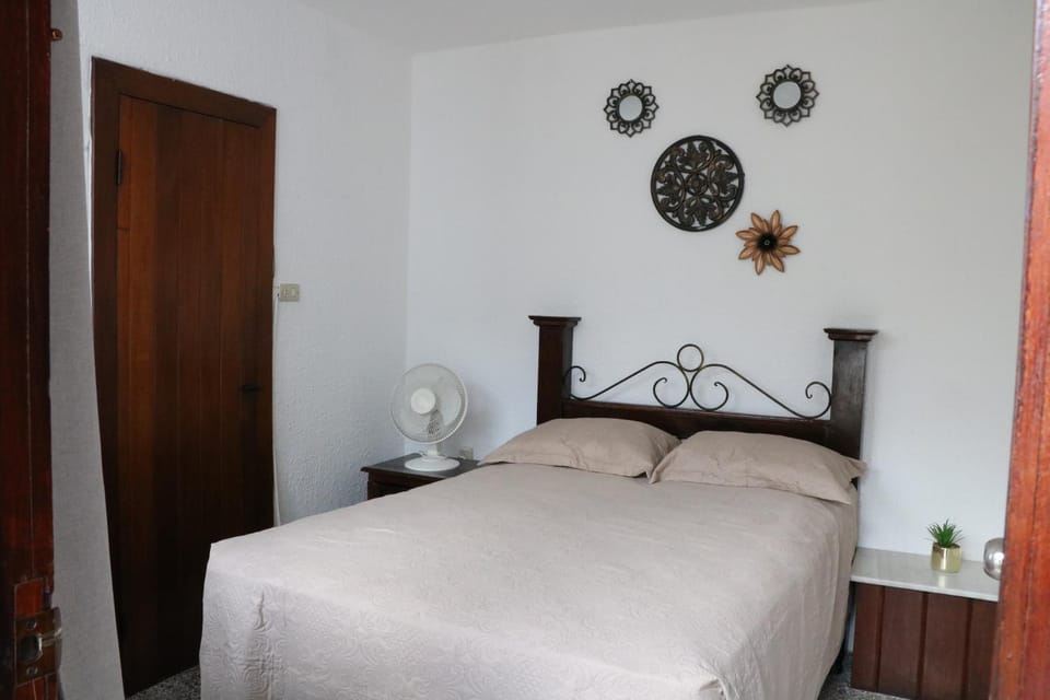 Hostal Los Volcanes Bed and Breakfast in Guatemala City
