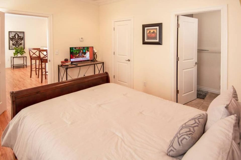 Near Plaza District Cozy 1BDR - Gated Parking Apartment in Oklahoma City