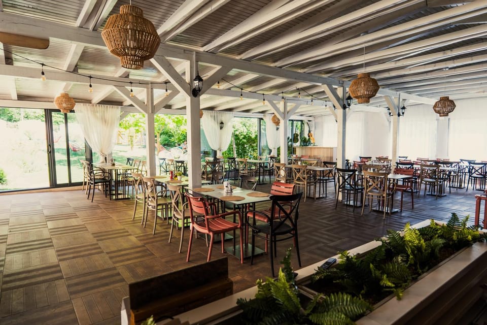 Restaurant/places to eat, Food and drinks, Meals