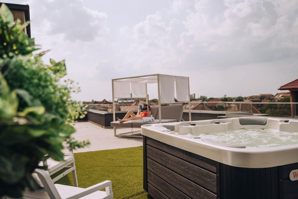 Hot Tub, Hot Tub, Balcony/Terrace