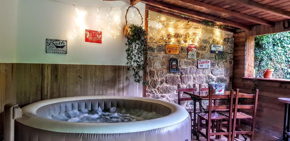 Hot Tub, Lounge or bar, Bath