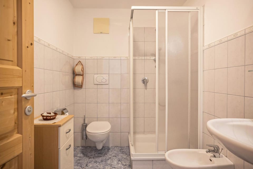 Bathroom, Living room