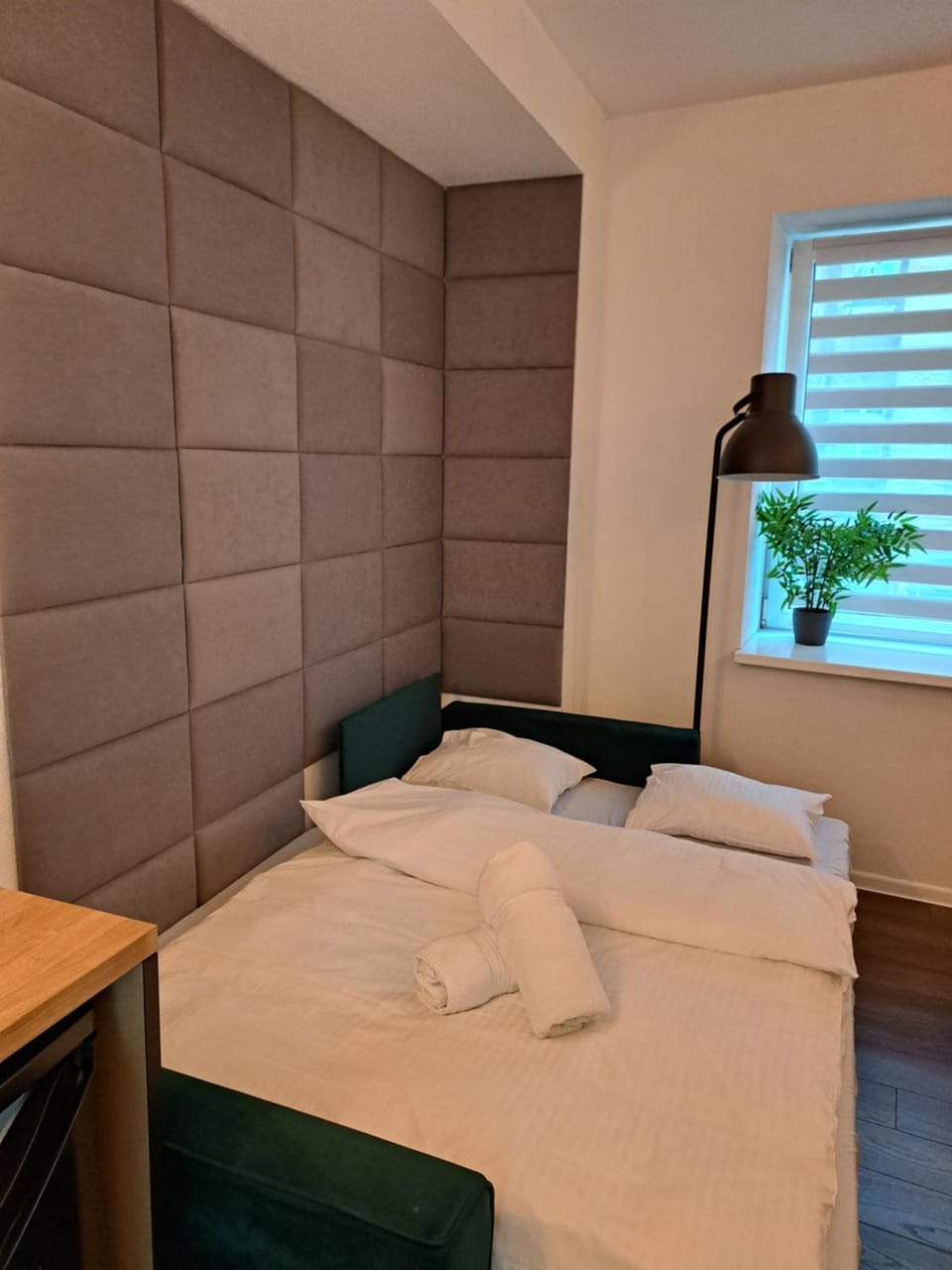 Bed, Bedroom, towels