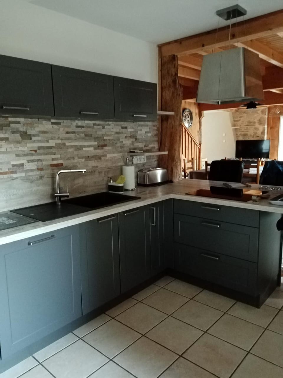 Kitchen or kitchenette, Meals, stove
