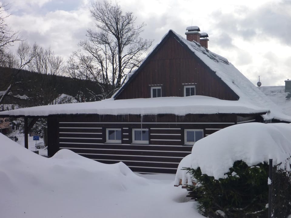 Property building, Facade/entrance, Winter