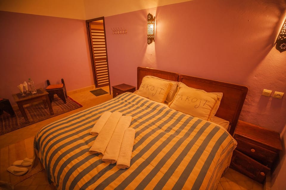 Bed, Living room, Seating area, Bedroom, towels
