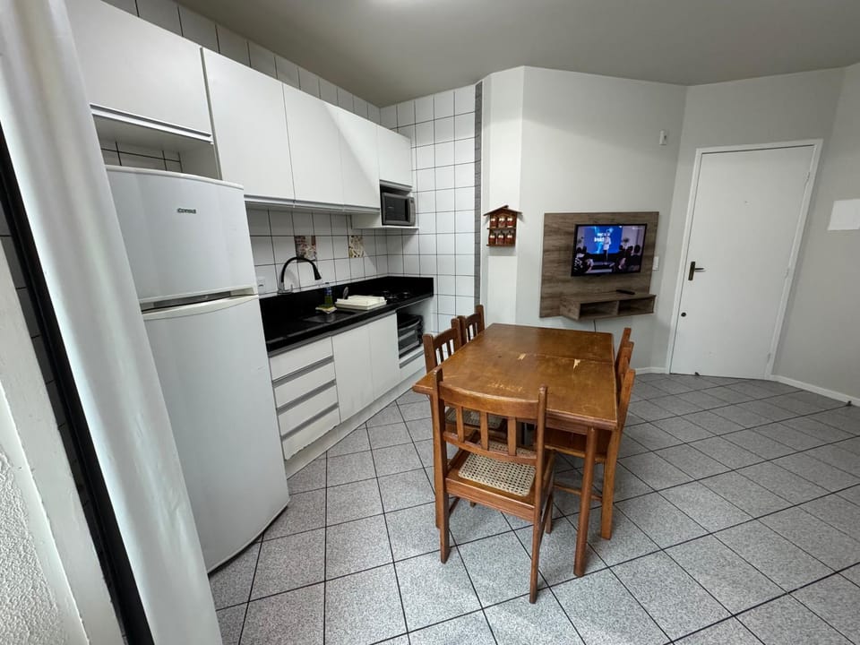 Apto 20 metros do mar. Apartment in Florianopolis