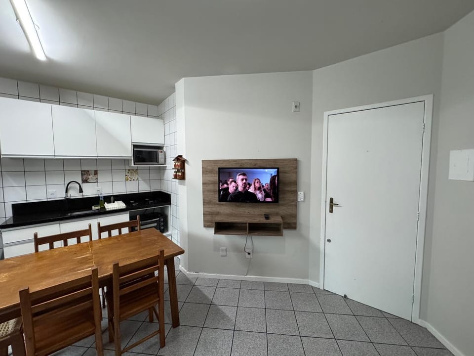 Apto 20 metros do mar. Apartment in Florianopolis