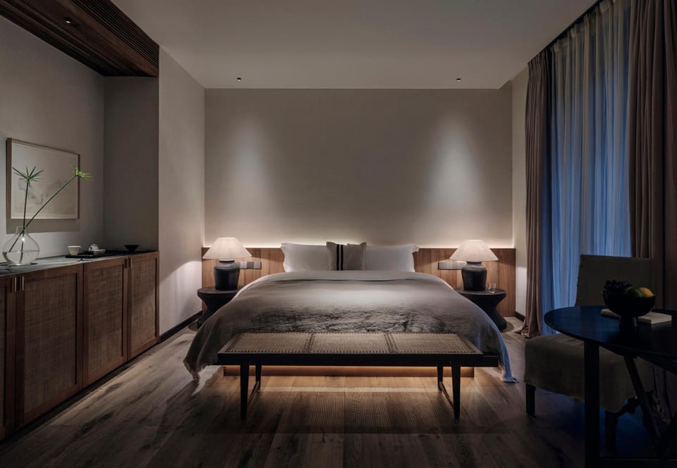 Bed, Photo of the whole room, Seating area