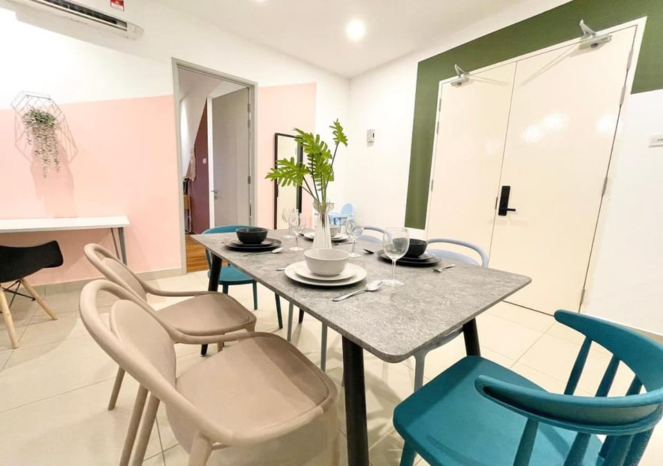 Seating area, Dining area