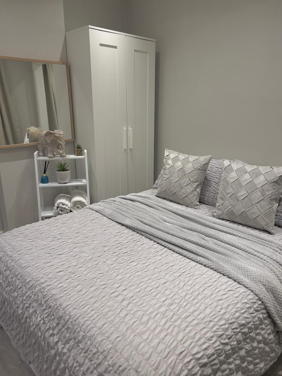 Bedroom, wardrobe
