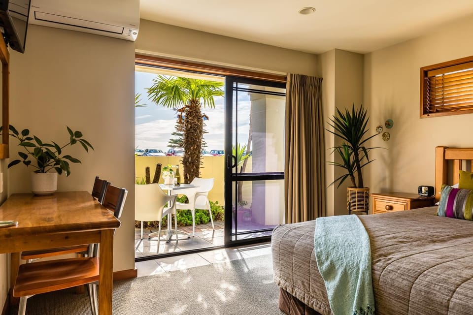 Beach House Studios Bed and Breakfast in Napier