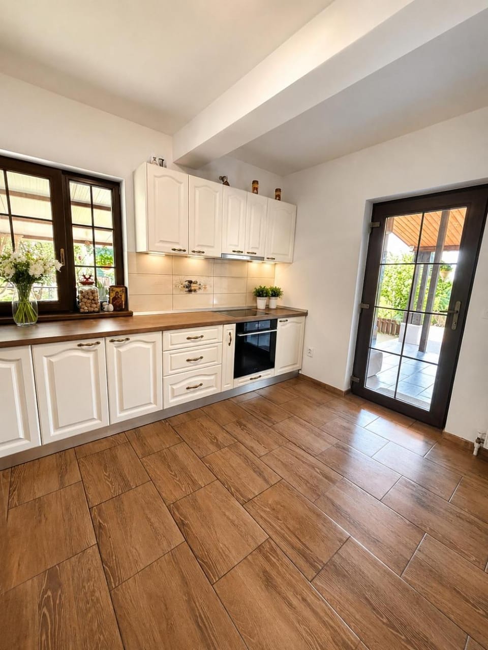 Kitchen or kitchenette, Communal kitchen, dishwasher, kitchen