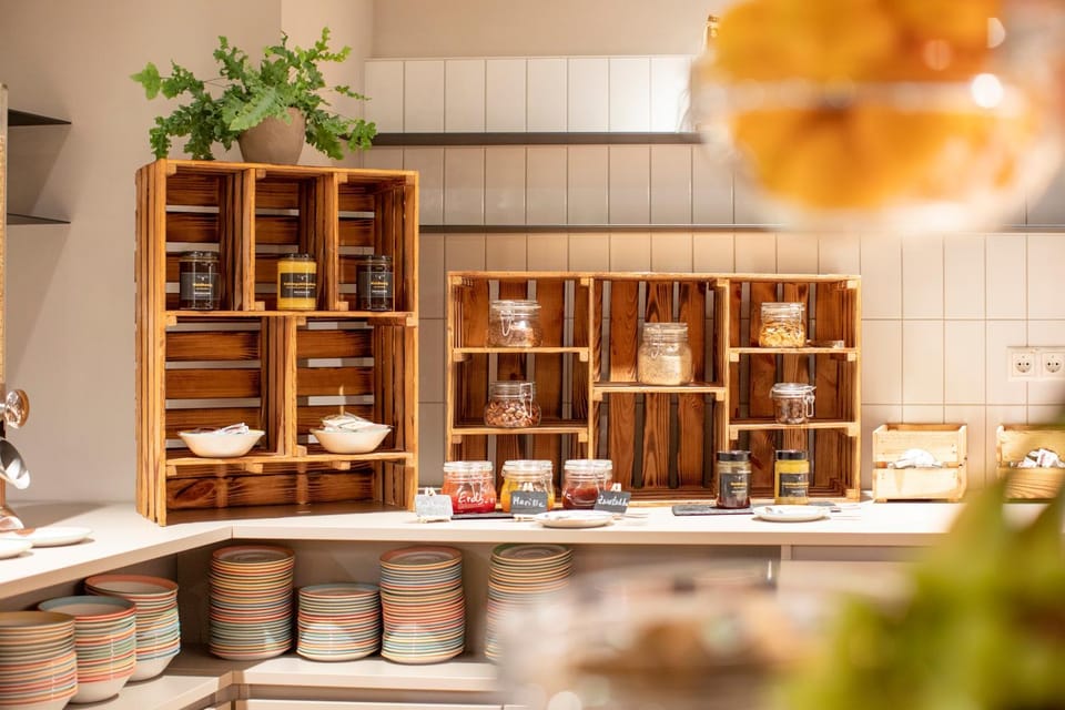 Restaurant/places to eat, Buffet breakfast