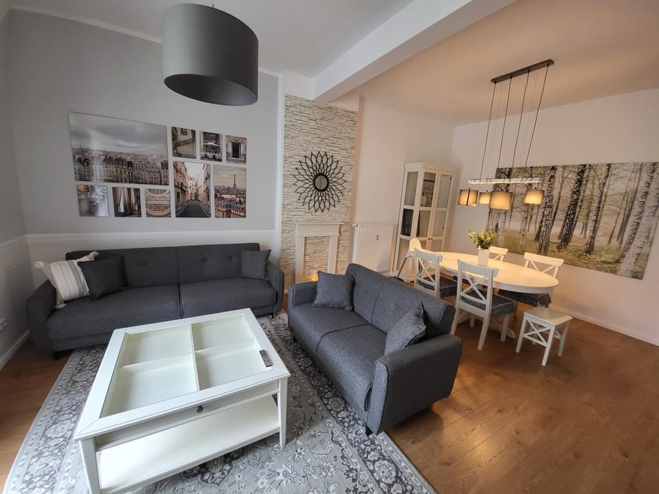 Living room, Seating area, Dining area