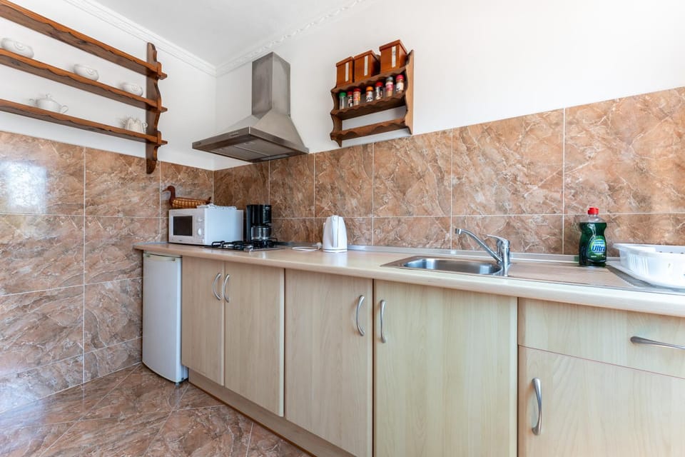 Kitchen or kitchenette, Living room