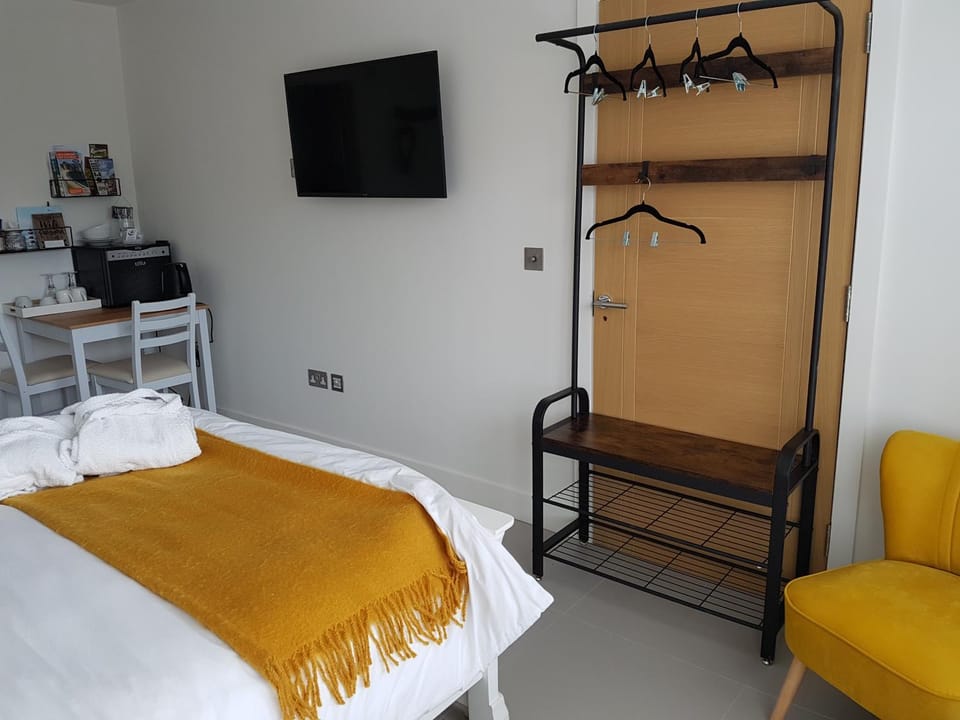 TV and multimedia, Bedroom, wardrobe