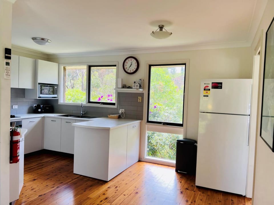 Kitchen or kitchenette, dishwasher, minibar