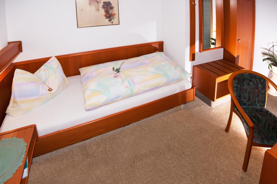 Bed, Photo of the whole room
