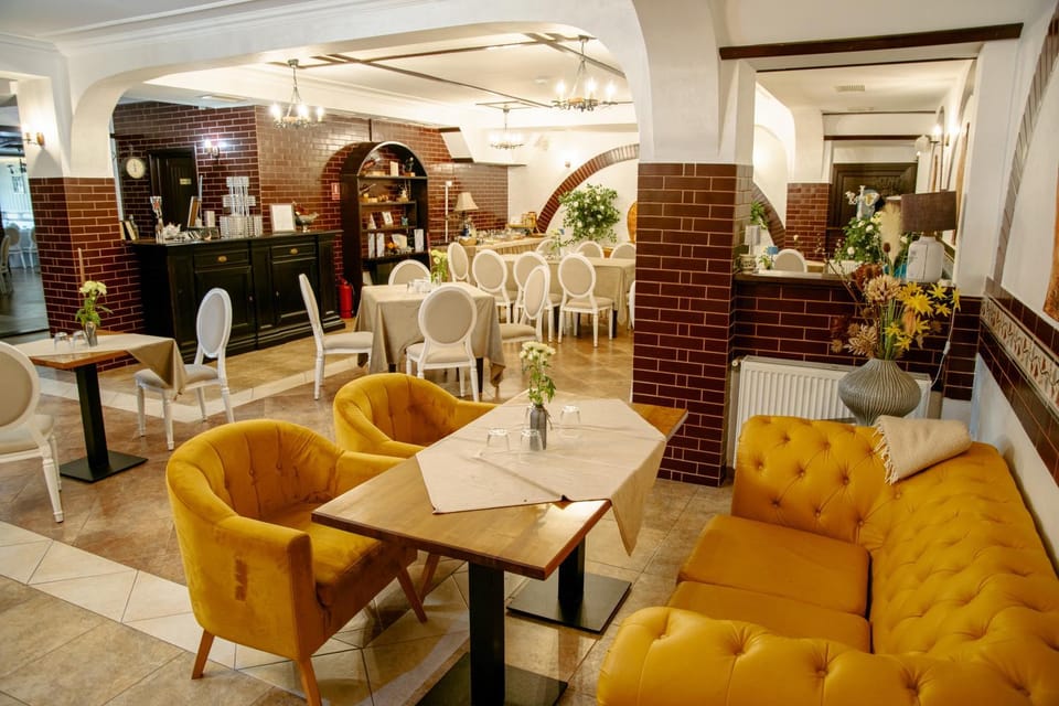 Restaurant/places to eat, Banquet/Function facilities
