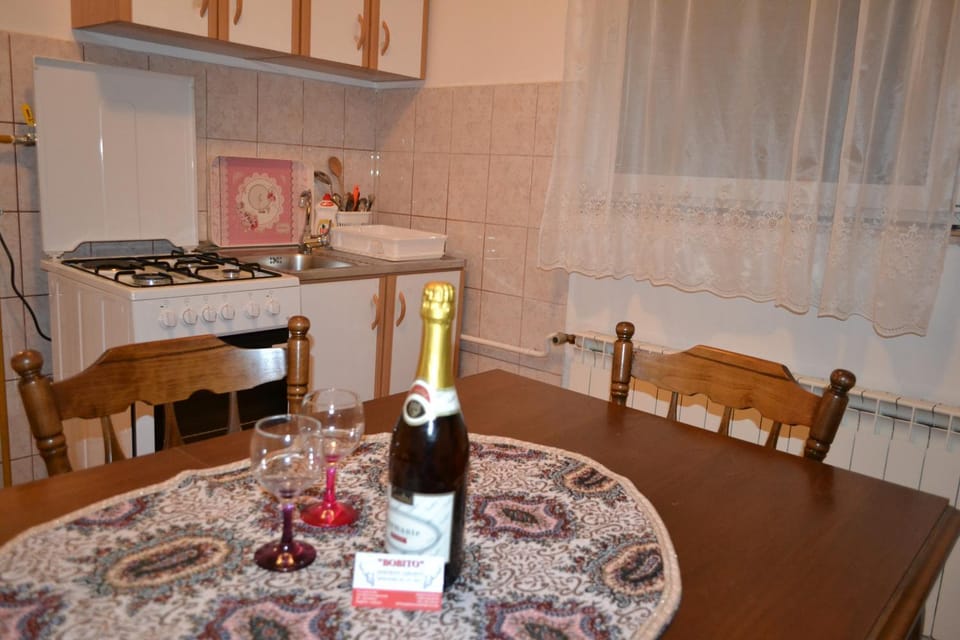 Kitchen or kitchenette, Living room