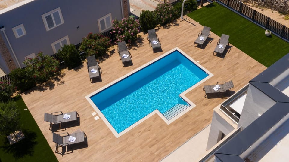 Swimming pool, sunbed