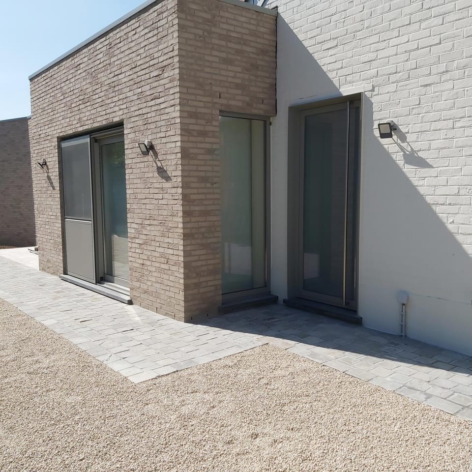 Facade/entrance, Balcony/Terrace