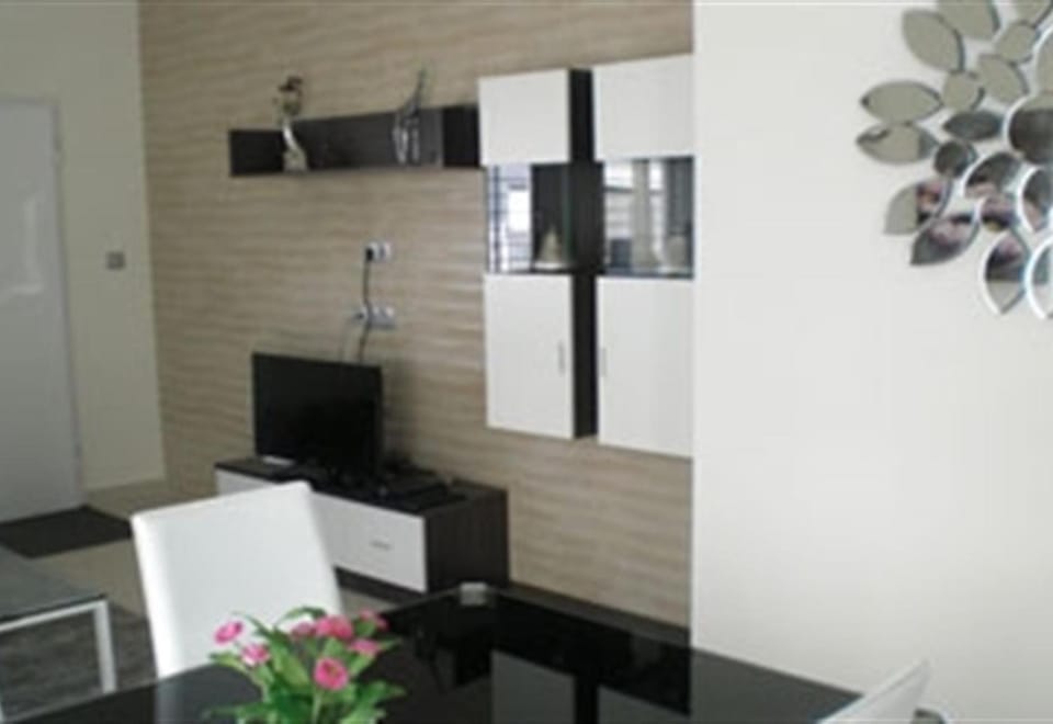 Property building, Kitchen or kitchenette, Living room
