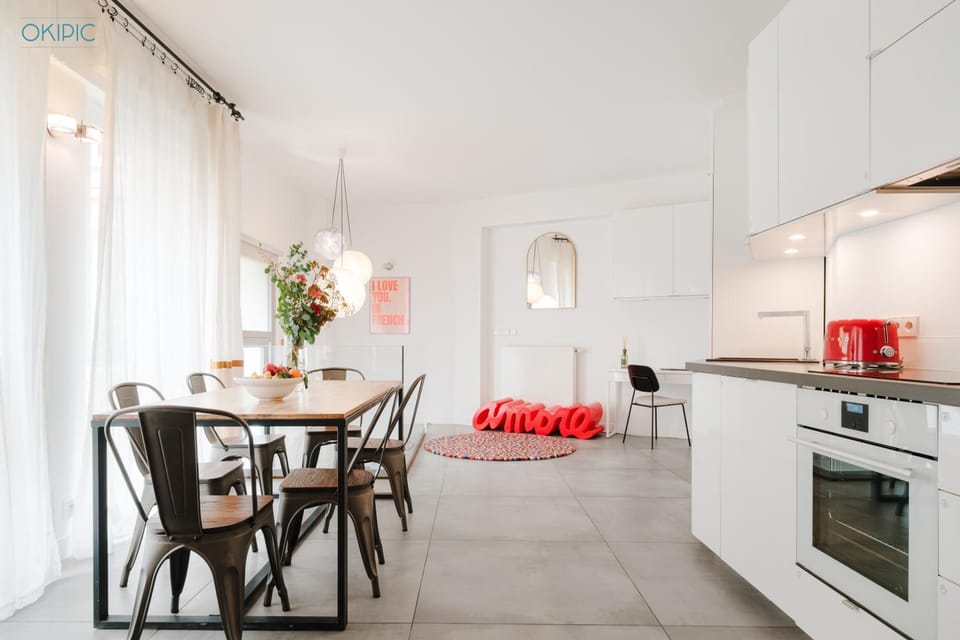 Kitchen or kitchenette, Photo of the whole room, Dining area