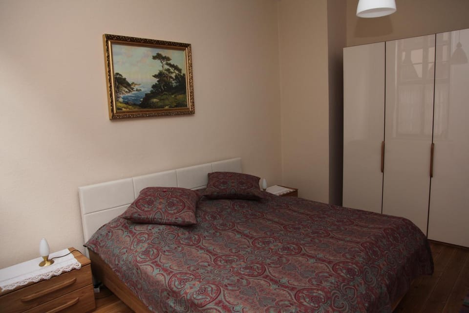 Photo of the whole room, Decorative detail