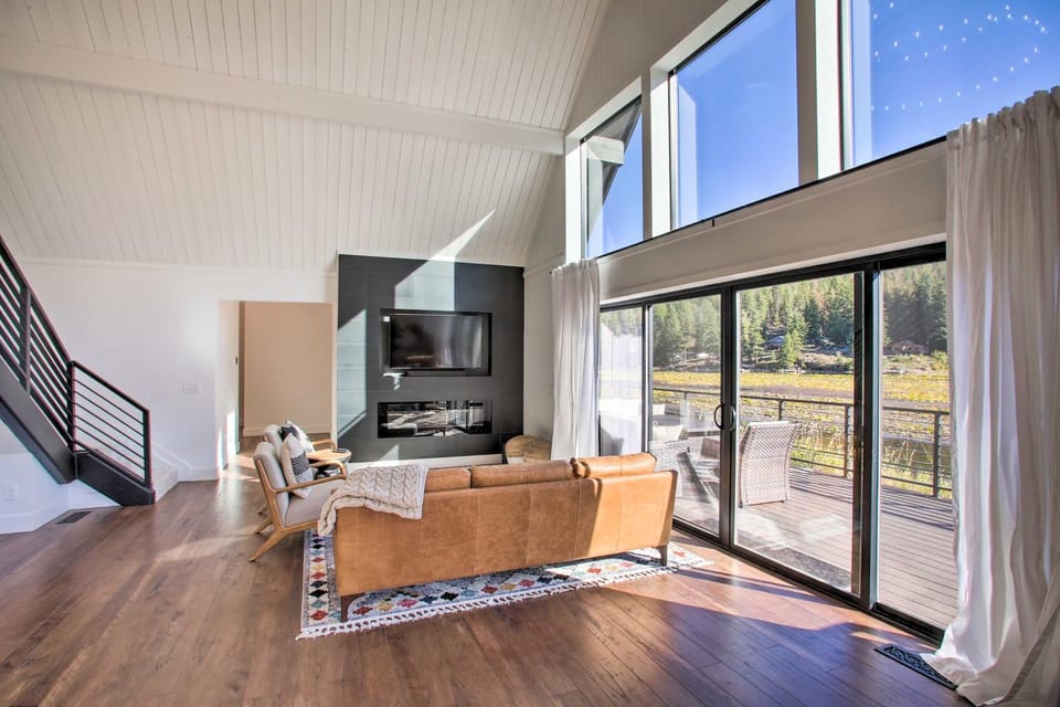 A Contemporary Dream Lakefront Rathdrum Oasis! House in Kootenai County