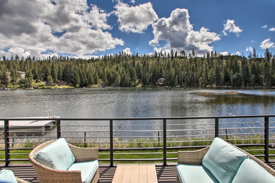 A Contemporary Dream Lakefront Rathdrum Oasis! House in Kootenai County