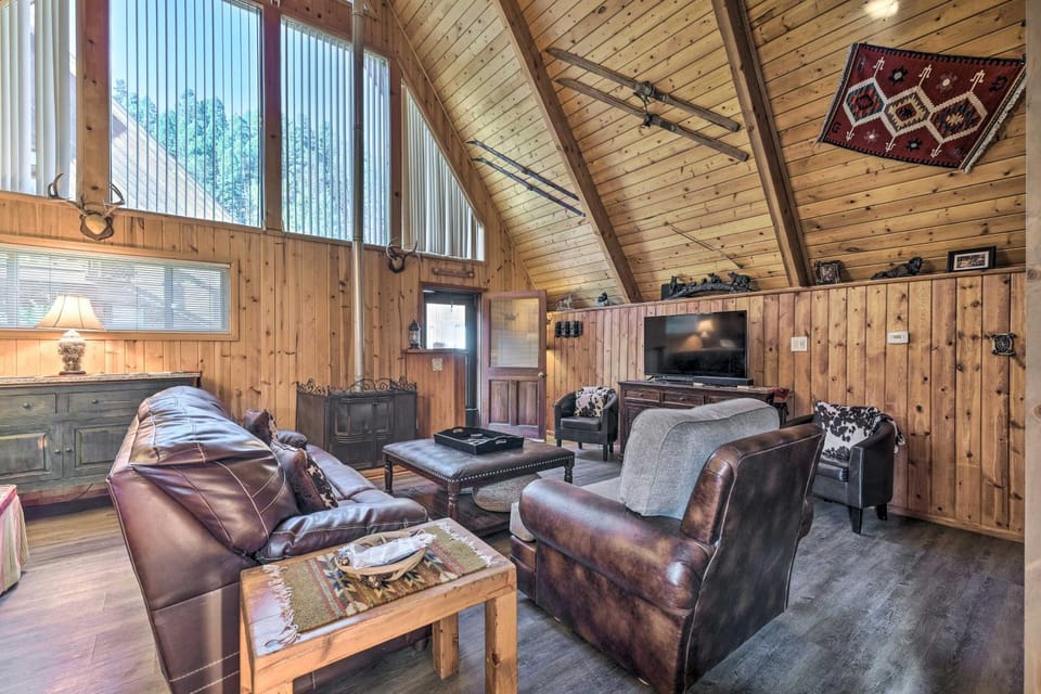 Ski-In/Ski-Out Red River Cabin w/ Mtn Views! Cabin in Red River