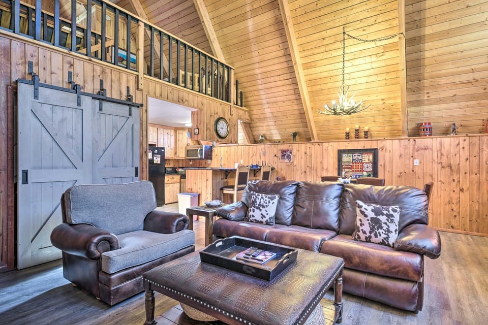 Ski-In/Ski-Out Red River Cabin w/ Mtn Views! Cabin in Red River