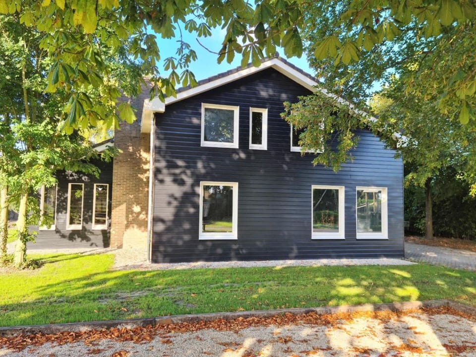 Property building, Facade/entrance, Garden