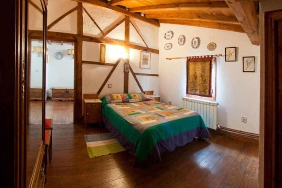 Casa Rural Lucía es una casa rural amplia con patio ideal para familias House in Castile and León