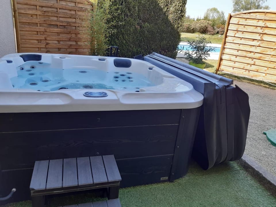 Hot Tub, Spa and wellness centre/facilities