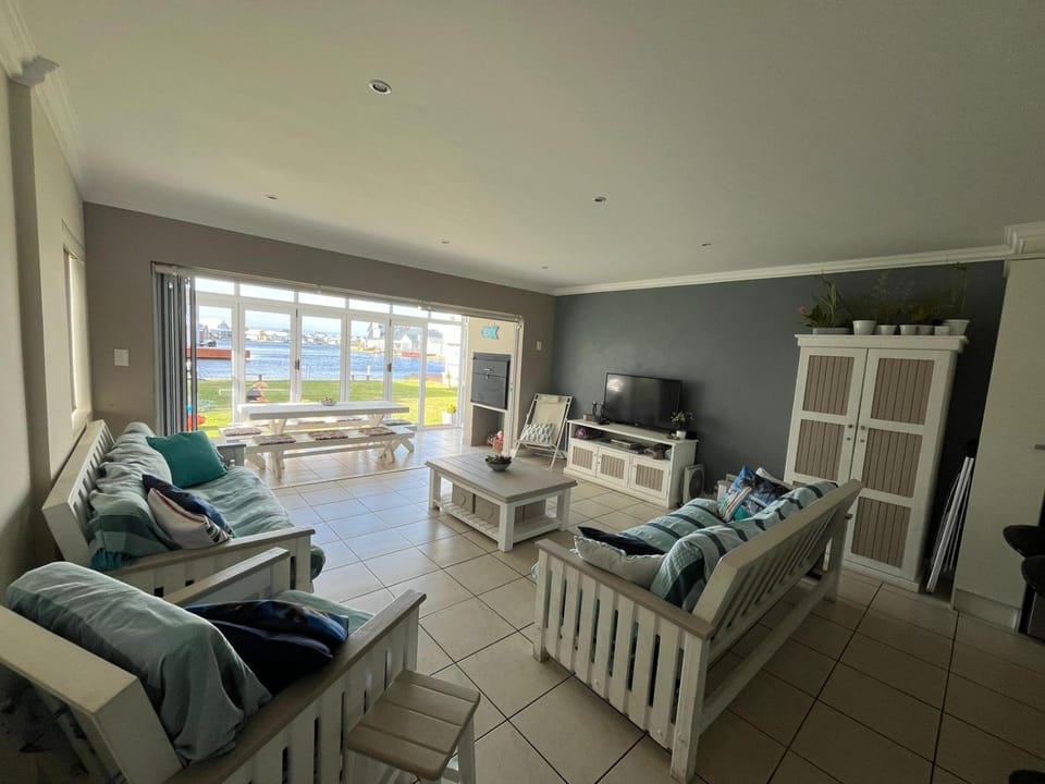 Living room, Photo of the whole room, Seating area