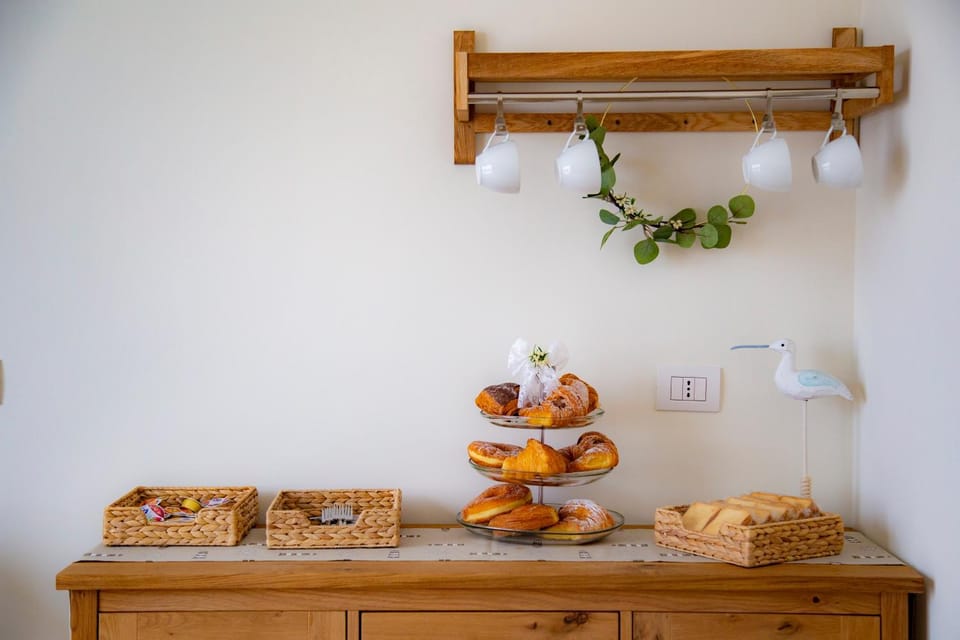 Coffee/tea facilities, Food