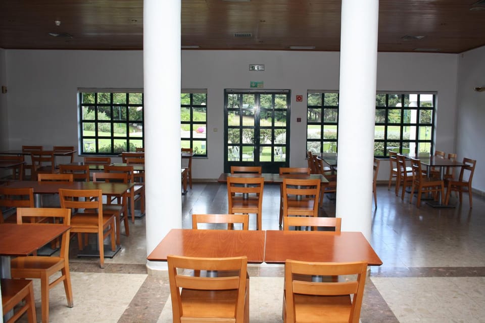 Restaurant/places to eat, Lounge or bar