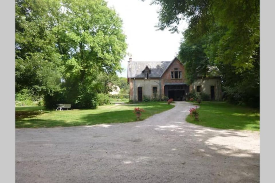 Suite dans le jardin du Château Apartment in Auvergne-Rhône-Alpes